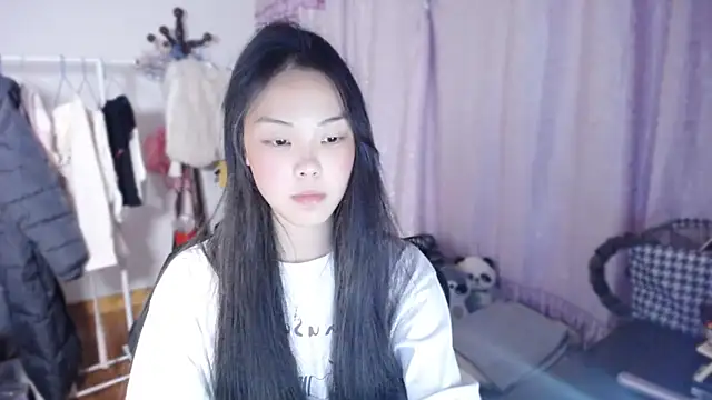 yao-yao  online show from 12/05/25, 11:52