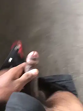 Snapshot of kavi1q1 chatting on 10/15/25, 01:06 kavi1q1 online show from 10/15/25, 01:06