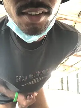 Snapshot of kavi1q1 chatting on 11/16/25, 07:03 kavi1q1 online show from 11/16/25, 07:03