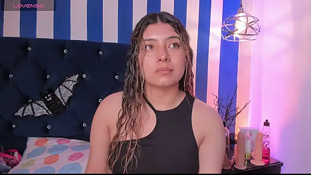 Snapshot of valeria_rouse28 chatting on 10/25/25, 05:19 valeria rouse28 online show from 10/25/25, 05:19