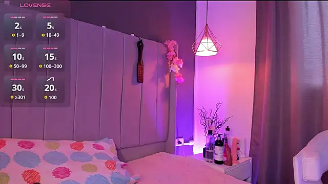 Snapshot of valeria_rouse28 chatting on 11/14/25, 07:23 valeria rouse28 online show from 11/14/25, 07:23