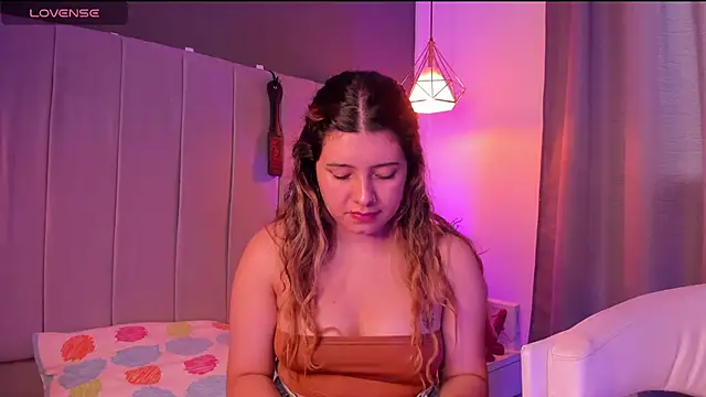 Snapshot of valeria_rouse28 chatting on 11/15/25, 05:31 valeria rouse28 online show from 11/15/25, 05:31