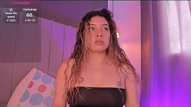 Snapshot of valeria_rouse28 chatting on 11/25/25, 05:02 valeria rouse28 online show from 11/25/25, 05:02