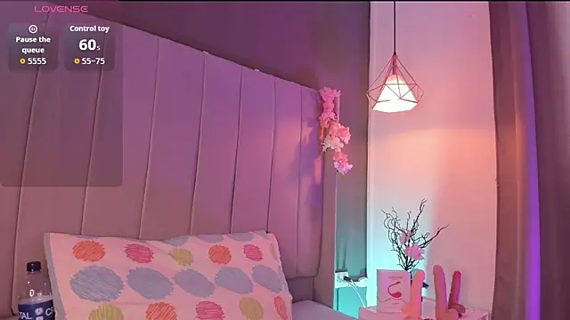 Snapshot of valeria_rouse28 chatting on 11/28/25, 06:43 valeria rouse28 online show from 11/28/25, 06:43