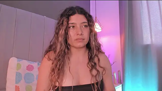 Snapshot of valeria_rouse28 chatting on 12/13/25, 08:47 valeria rouse28 online show from 12/13/25, 08:47