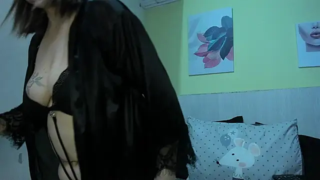 AtheneaArbelaez  online show from 09/17/25, 12:51