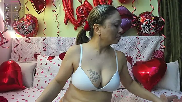 AtheneaArbelaez  online show from 09/21/25, 12:51