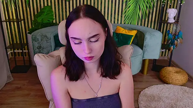 MonikaCarter online show from 10/04/25, 10:35