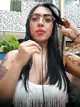 Snapshot of Linda_Saenz_ chatting on 11/21/25, 08:40 Linda Saenz online show from 11/21/25, 08:40