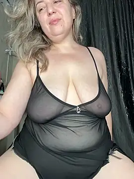 Snapshot of LizaTits chatting on 10/26/25, 04:57 LizaTits online show from 10/26/25, 04:57