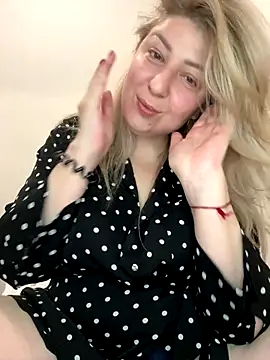 Snapshot of LizaTits chatting on 11/30/25, 03:27 LizaTits online show from 11/30/25, 03:27