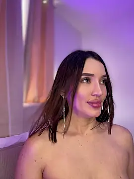 Bella-taylorr online show from 05/11/26, 04:04