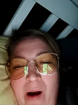 Snapshot of Kiss_Eva chatting on 09/28/25, 10:37 Kiss Eva online show from 09/28/25, 10:37