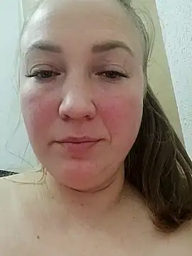 Snapshot of Kiss_Eva chatting on 10/24/25, 08:16 Kiss Eva online show from 10/24/25, 08:16