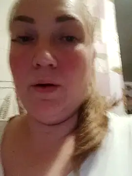 Snapshot of Kiss_Eva chatting on 11/11/25, 06:08 Kiss Eva online show from 11/11/25, 06:08