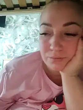 Snapshot of Kiss_Eva chatting on 11/16/25, 10:21 Kiss Eva online show from 11/16/25, 10:21