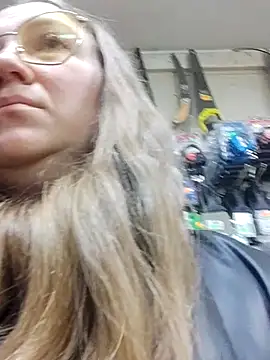 Kiss Eva online show from 02/05/26, 07:24