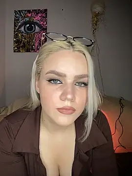 Snapshot of April_Purr chatting on 11/25/25, 09:09 April Purr online show from 11/25/25, 09:09