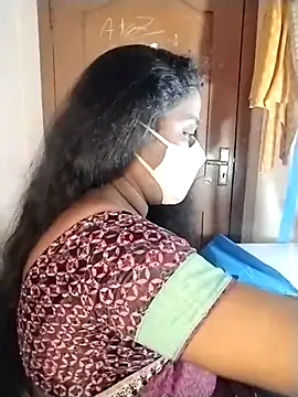 Snapshot of Megha_21 chatting on 10/27/25, 07:07 Megha 21 online show from 10/27/25, 07:07