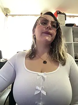 Snapshot of CurvyLust_x chatting on 03/25/26, 01:50 CurvyLust x online show from 03/25/26, 01:50