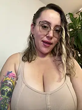 Snapshot of CurvyLust_x chatting on 04/17/26, 01:25 CurvyLust x online show from 04/17/26, 01:25