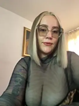Snapshot of CurvyLust_x chatting on 06/03/26, 02:33 CurvyLust x online show from 06/03/26, 02:33