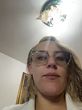 Snapshot of CurvyLust_x chatting on 06/19/26, 01:37 CurvyLust x online show from 06/19/26, 01:37