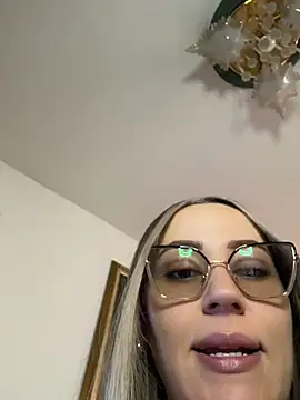 Snapshot of CurvyLust_x chatting on 06/26/26, 01:48 CurvyLust x online show from 06/26/26, 01:48