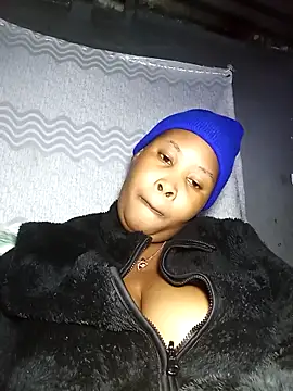 Snapshot of OCEANSQUITERXXX chatting on 10/27/25, 10:52 OCEANSQUITERXXX online show from 10/27/25, 10:52