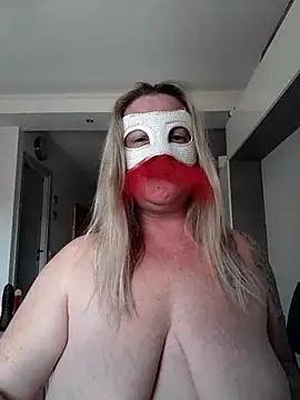 Snapshot of Trivia_magic chatting on 04/16/26, 10:38 Trivia magic online show from 04/16/26, 10:38