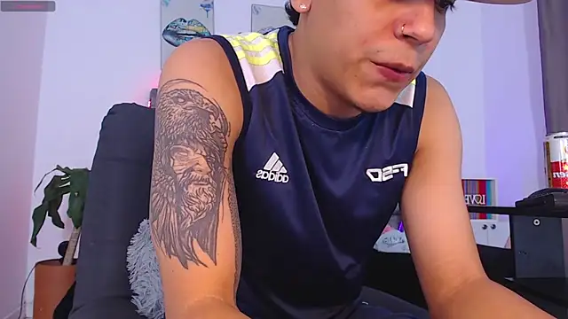 Snapshot of david_santos16 chatting on 10/31/25, 12:44 david santos16 online show from 10/31/25, 12:44