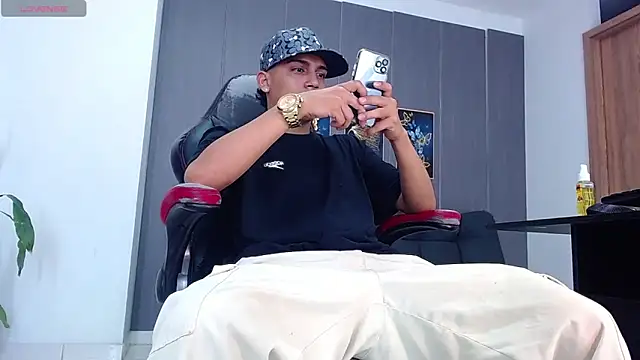 Snapshot of david_santos16 chatting on 12/02/25, 08:59 david santos16 online show from 12/02/25, 08:59