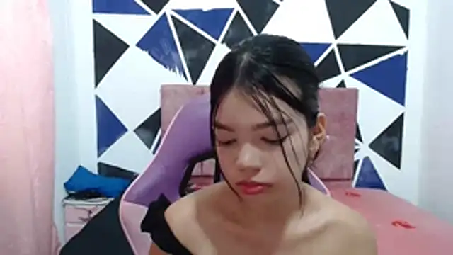 shy luna18 online show from 11/14/25, 01:43