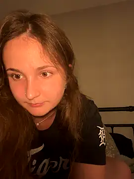 Snapshot of MadilynX777 chatting on 09/18/25, 01:18 MadilynX777 online show from 09/18/25, 01:18