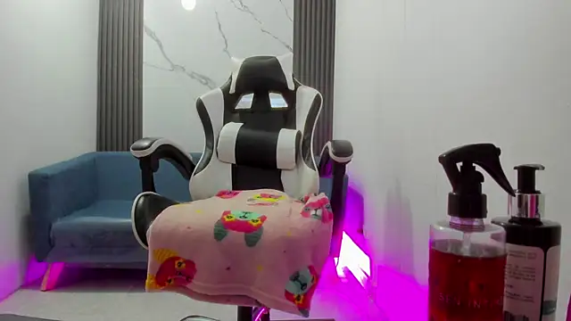 ShaunaDream online show from 10/28/25, 04:49