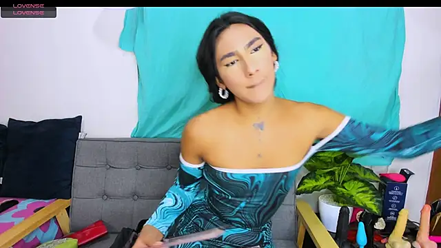 zou quira online show from 11/10/25, 12:42