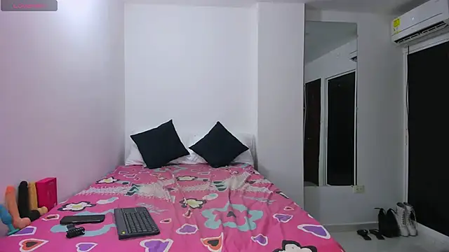 zou quira online show from 12/03/25, 03:32