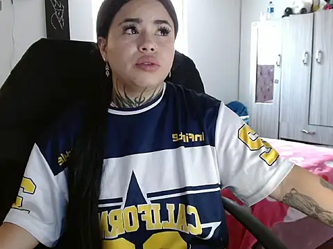 Snapshot of selena_rose_____ chatting on 03/13/26, 05:41 selena rose online show from 03/13/26, 05:41