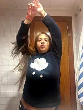 Snapshot of ChartedHallway chatting on 12/01/25, 01:32 ChartedHallway online show from 12/01/25, 01:32