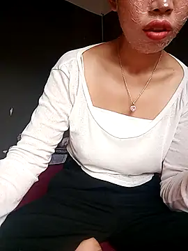 Snapshot of sulove_xx chatting on 04/19/26, 01:49 sulove xx online show from 04/19/26, 01:49