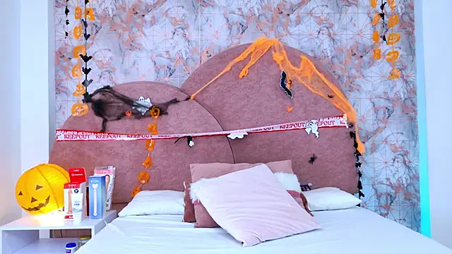 Samanta Isel online show from 10/29/25, 03:09