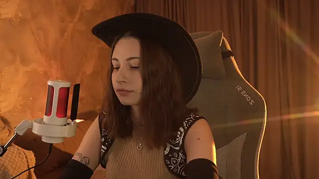 Snapshot of LumeNova chatting on 04/24/26, 08:44 LumeNova online show from 04/24/26, 08:44