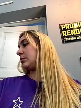 Snapshot of ayebran chatting on 11/28/25, 08:44 ayebran online show from 11/28/25, 08:44