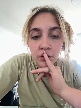 Snapshot of ayebran chatting on 12/16/25, 07:08 ayebran online show from 12/16/25, 07:08