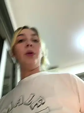 Snapshot of ayebran chatting on 12/21/25, 01:57 ayebran online show from 12/21/25, 01:57