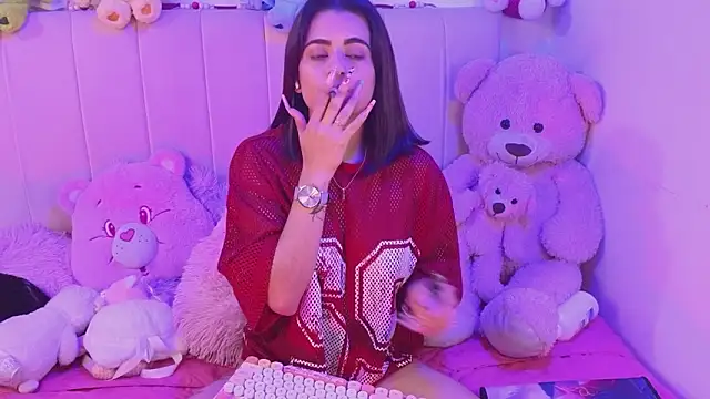 Snapshot of bella_thixx chatting on 03/13/26, 04:08 bella thixx online show from 03/13/26, 04:08