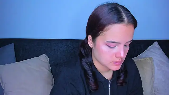 Snapshot of sweet_lily26 chatting on 11/14/25, 05:17 sweet lily26 online show from 11/14/25, 05:17