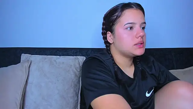 Snapshot of sweet_lily26 chatting on 11/15/25, 04:54 sweet lily26 online show from 11/15/25, 04:54