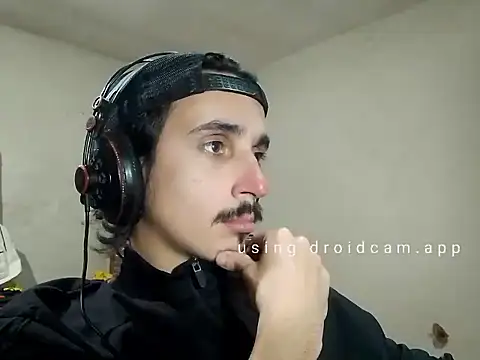 Snapshot of papito20cm chatting on 09/19/25, 07:03 papito20cm online show from 09/19/25, 07:03