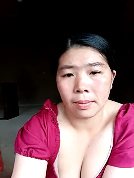 Snapshot of quynhkoolbae chatting on 10/14/25, 11:49 quynhkoolbae online show from 10/14/25, 11:49